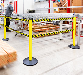 ABSPERRPFOSTEN Die Gurtpfosten für den Innen- und Außeneinsatz sind einfach in der Handhabung und bestehen aus langlebigen Komponenten. Die Gurtbänder haben je nach Modell eine Länge von 2,3 m bzw. 3,7 m. Zur Absperrung von Betriebsbereichen können die Gurtkassetten zur Wandmontage eingesetzt werden. Dafür stehen Gurtlängen von 2,3 m bis 22 m zur Verfügung.