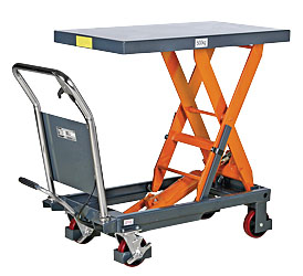 HUBTISCHE Die Verwendung von Hubtischen erleichtern den Arbeitsalltag erheblich. Sie ermöglichen das Arbeiten auf optimaler Höhe und bieten Hubkapazitäten zwischen 350 und 1.400 kg. Die Hebevorrichtungen funktionieren hydraulisch oder manuell per kraftschonendem Fußpedal. Auch maßgeschneiderte Lösungen bei stationären Hubtischen sind möglich. 