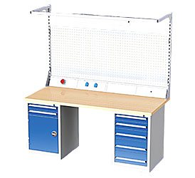 LOCHBLECHWÄNDE Hochwertige Stahlbleche in verschiedensten Größen und Farben machen Ihre Werkbank komplett. Die Lochblechwände werden individuell an Ihren verfügbaren Platz angepasst und es sind Systeme für Spezialwerkzeuge erhältlich. 