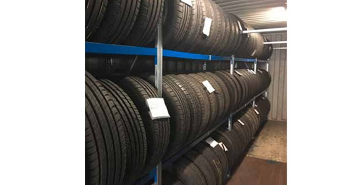 Reifenlager im 40' Container