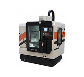 CNC BEARBEITUNGSZENTRUM Ein CNC Bearbeitungszentrum ist eine Werkzeugmaschine, die sich für die Komplettbearbeitung eignet, also die Funktionen von Drehmaschine, Fräsmaschine und Bohrmaschine umfasst. Wir bieten ein perfekt vorkonfiguriertes CNC-System für Standardmaschinen, optimal geeignet als Einstiegslösung. Eine einfache Bedienung, Inbetriebnahme und Wartung, aber auch eine optimale Kostenposition bilden die Basis dieser CNC-Einstiegsmaschine.