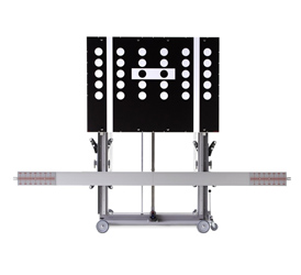 KALIBRIER-SYSTEME Ob Abstandsregelung oder Spurhalteassistent - Fahrerassistenzsysteme müssen regelmäßig überprüft und kalibriert werden. Die Vorteile des sofort lieferbaren Kalibriersystems, bestehend aus Hardware- und Softwareanwendung: 1. In weniger als 15 Minuten kalibrieren, 2. Ein-Personen-Bedienung und 3. flexibel einsetzbar und jederzeit erweiterbar. Die Kalibriersysteme sind für PKW und LKWs erhältlich. 