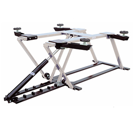 KAROSSERIE HEBETECHNIK Mit unseren hochwertigen und kompakten Heberichtanlagen können Sie schnell und einfach Unfallreparaturarbeiten an den Fahrzeugen durchführen. Frei zugängliche Karosserie-Instandsetzung erledigen Sie am besten in aufrechter Arbeitsposition mit unserer hydropneumatischen Karosserie-Hebebühne oder dem Triton Richtbanksystem. 