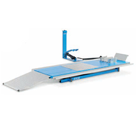 QUAD- und MOTORRADHEBEBÜHNE Mit unseren elektrohydraulischen bzw. hydraulischen Hebebühnen führen Sie zukünftig die Wartung und Reparaturen an allen gängigen Rollern und Motorrädern komfortabel durch. Diese Hebebühnen sind mit bis zu 600 kg belastbar und mit bestimmten Modellen können Sie auch Quads und Rasenmäher-Traktoren anheben.